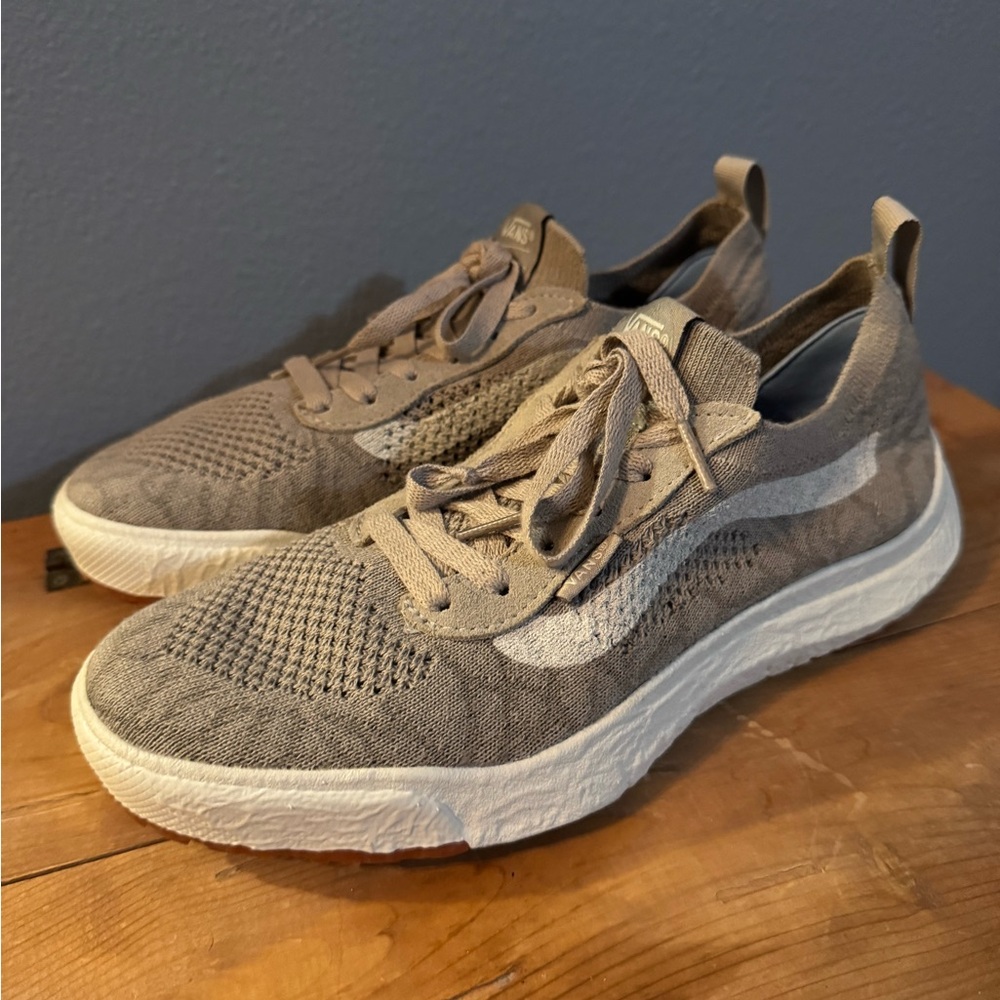 Vans Eco Cush Unisex Knit Sneakers in Taupe and White 7M or 8 1/2W